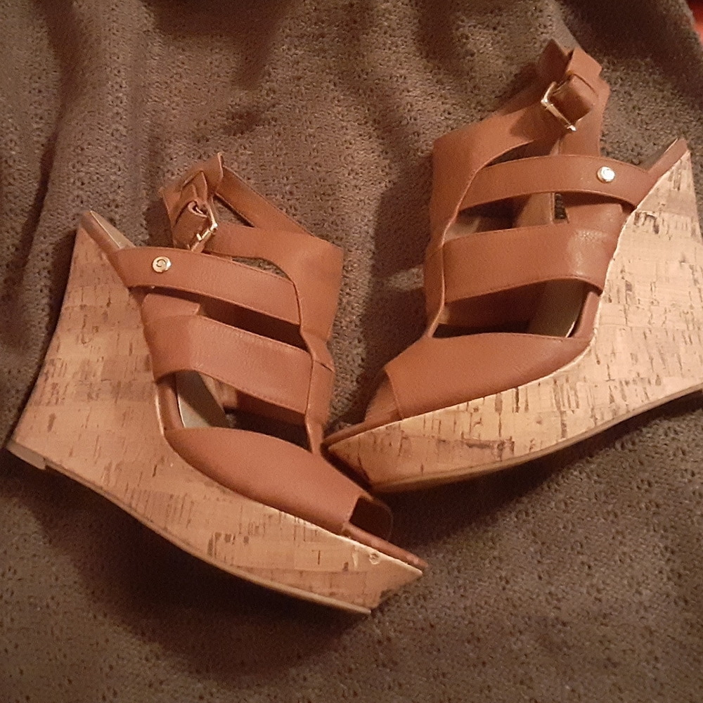 G by Guess wedges♥️